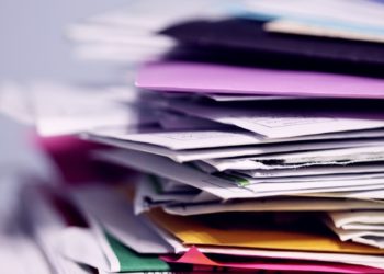 Une odeur suspecte provoque le malaise de 4 employés, la Caisse Primaire d'Assurance Maladie CPAM d’Avignon évacuée : Il était environ 9 h 45, mardi 30 septembre, lorsque quatre employés du service "courrier" de la CPAMd’Avignon, située rue François Premier, ont été pris de malaise après avoir senti une odeur suspecte qui n’a pas encore été identifiée.