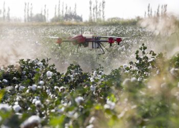 Il nettoie tout avec son drone