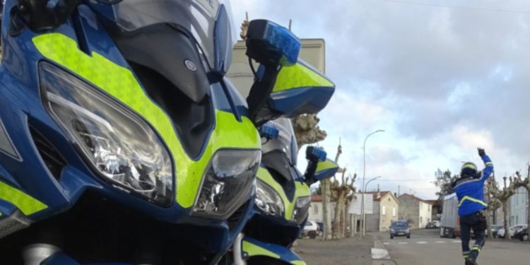 Il conduisait sans permis sous cocaïne avec bracelet électronique