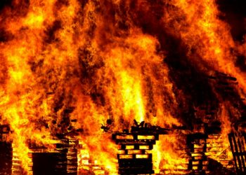 Violent incendie dans un hangar agricole